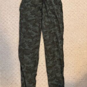 Women’s lululemon Camouflage Jogger Pants